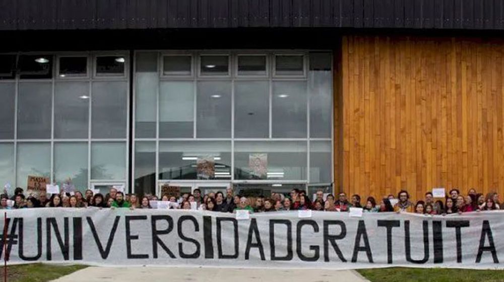 La Untdf Se Suma A La Marcha Universitaria Federal Diario Del Fin Del