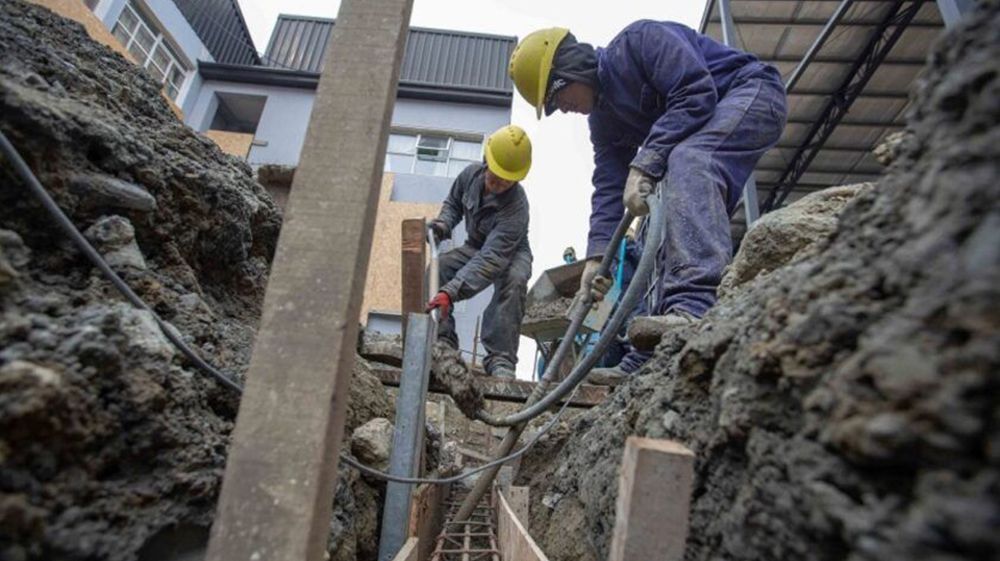 noticiaspuertosantacruz.com.ar - Imagen extraida de: https://flipr.com.ar/tierra-del-fuego/findelmundo/sostienen-que-los-obreros-de-la-construccion-se-quieren-ir-de-tierra-del-fuego/