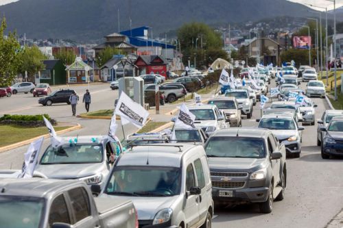 Masiva caravana del peronismo por el D a de la Militancia Diario